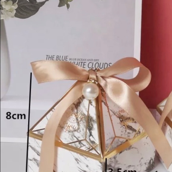 Rose Gold Necklace with Birth Flower w/ Giftbox - Picture 5 of 5